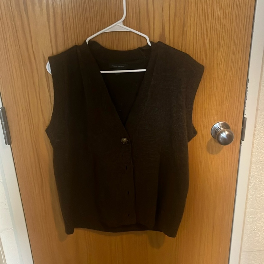 Nice wool vest with 4 buttons